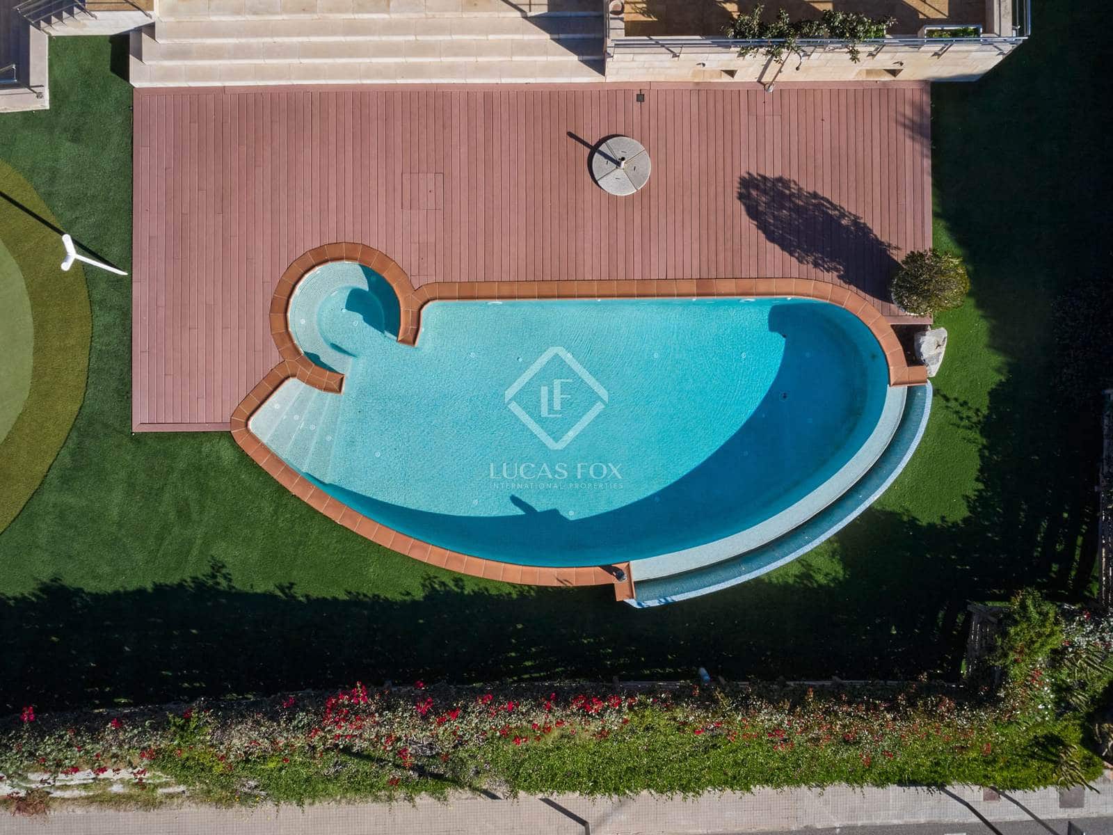 5 makuuhuone Huvila myytävänä paikassa Sant Vicenc de Montalt mukana uima-altaan 
autotalli - 1 215 000 € (Ref: 8679204)