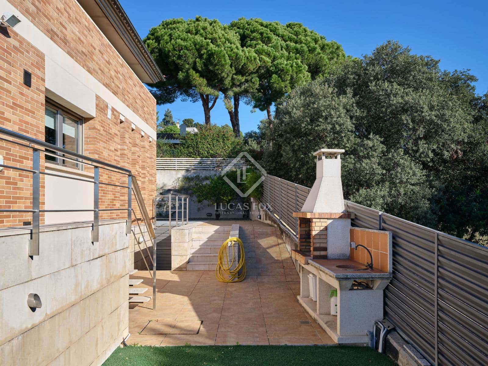 5 makuuhuone Huvila myytävänä paikassa Sant Vicenc de Montalt mukana uima-altaan 
autotalli - 1 215 000 € (Ref: 8679204)