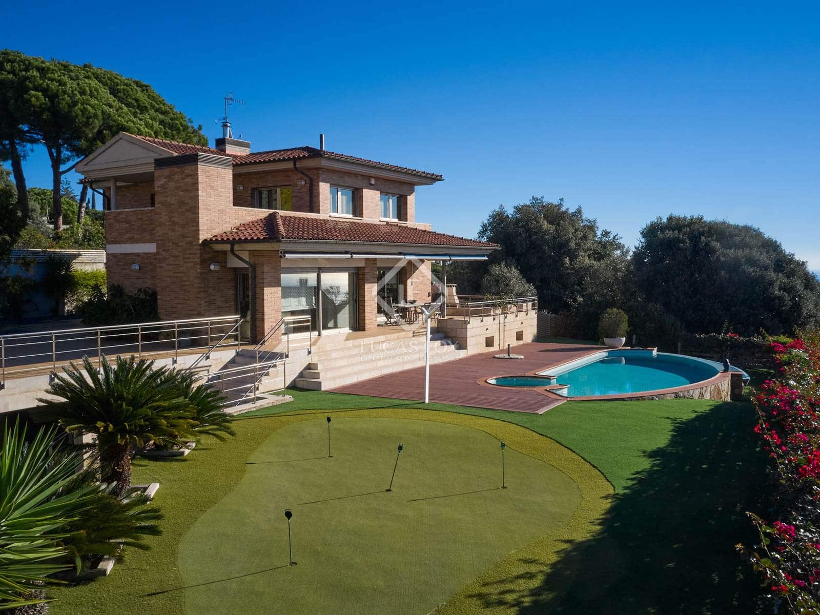 5 makuuhuone Huvila myytävänä paikassa Sant Vicenc de Montalt mukana uima-altaan 
autotalli - 1 215 000 € (Ref: 8679204)