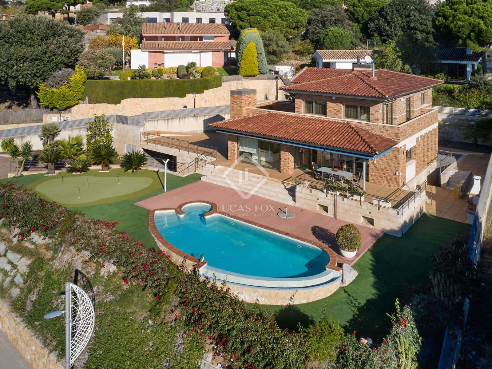 5 makuuhuone Huvila myytävänä paikassa Sant Vicenc de Montalt mukana uima-altaan 
autotalli - 1 215 000 € (Ref: 8679204)