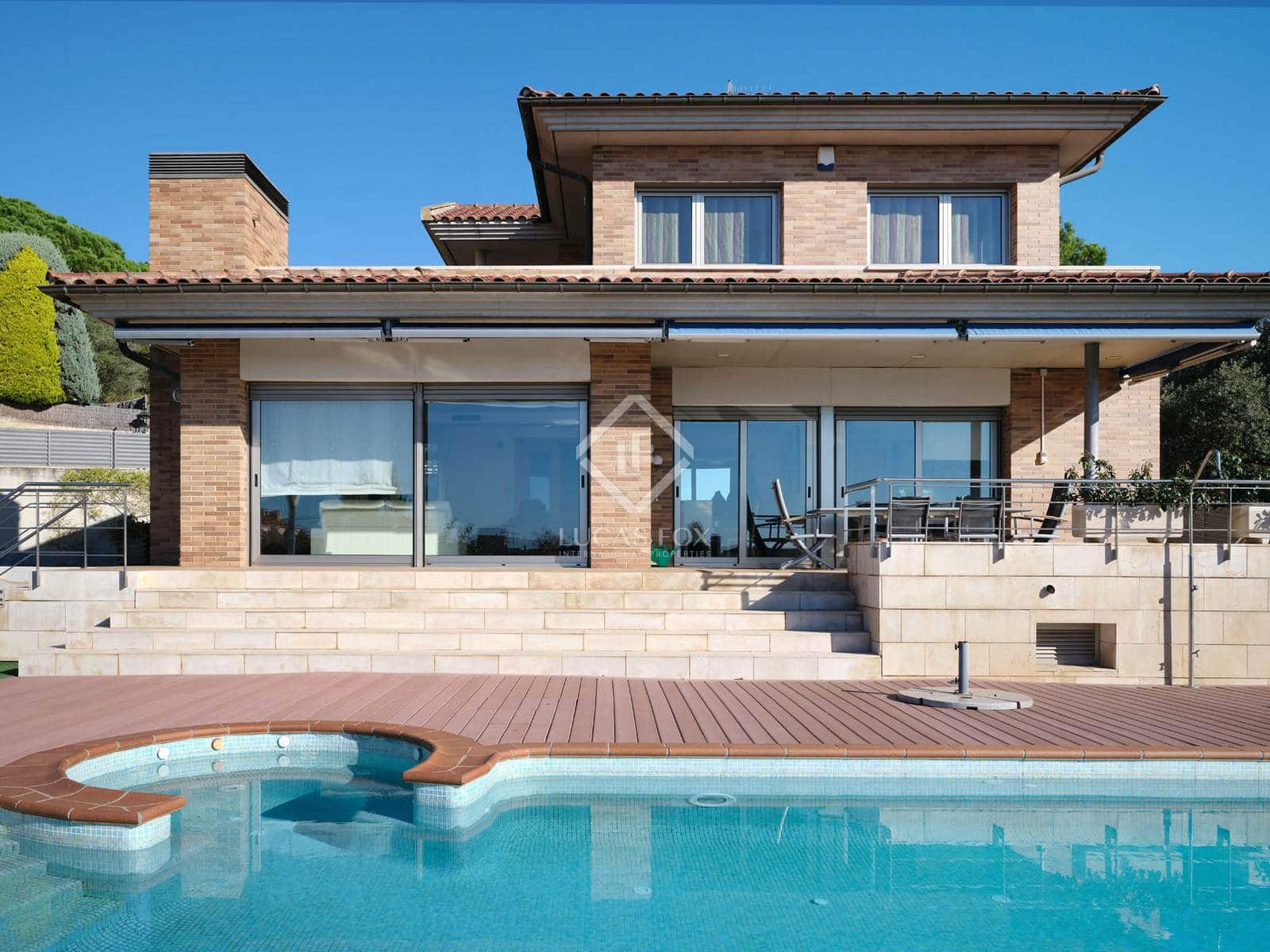 5 makuuhuone Huvila myytävänä paikassa Sant Vicenc de Montalt mukana uima-altaan 
autotalli - 1 215 000 € (Ref: 8679204)