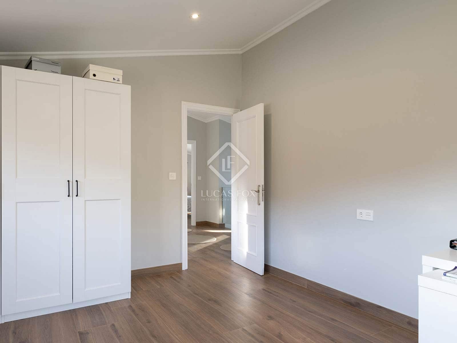 4 bedroom Villa for sale in Redondela with garage - € 545,000 (Ref: 8681037)