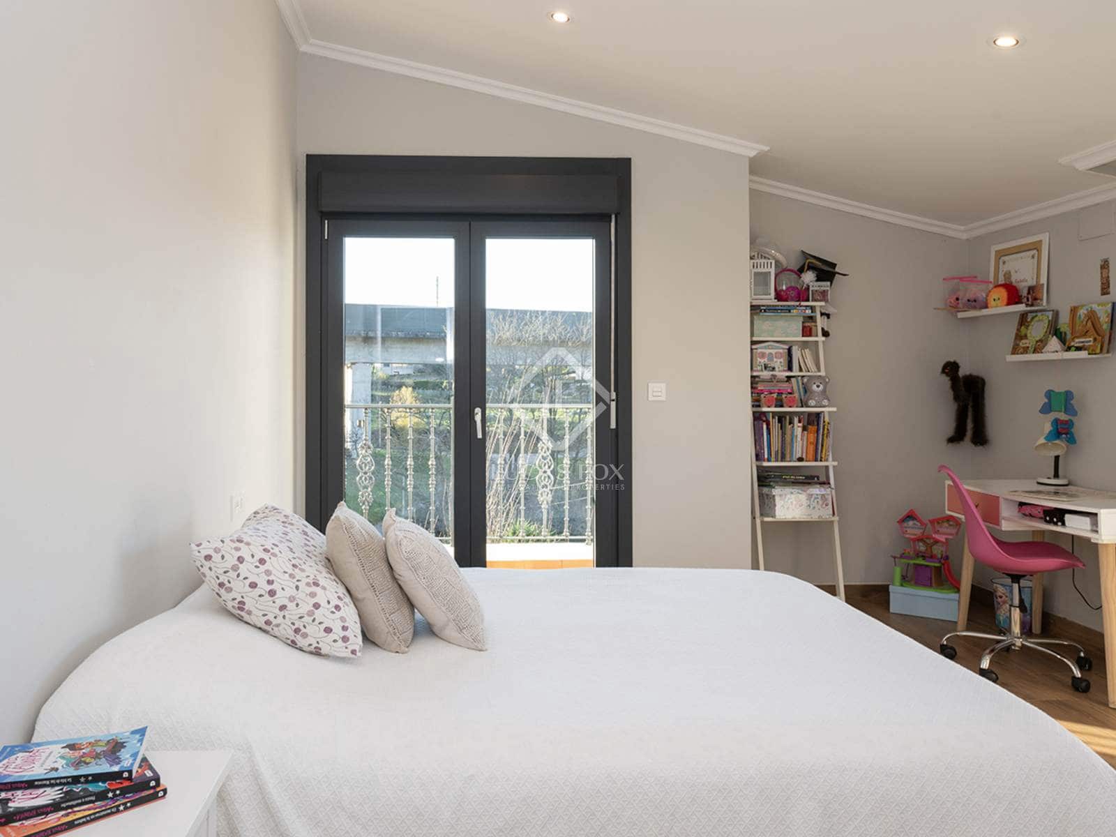 4 bedroom Villa for sale in Redondela with garage - € 545,000 (Ref: 8681037)