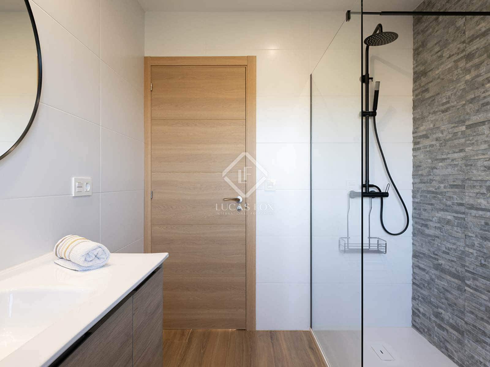 4 bedroom Villa for sale in Redondela with garage - € 545,000 (Ref: 8681037)