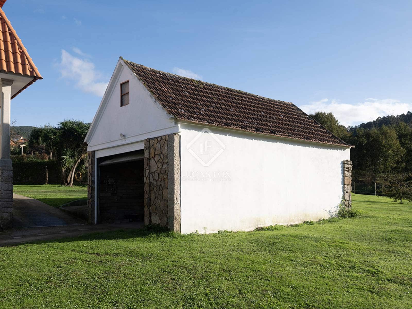 4 bedroom Villa for sale in Redondela with garage - € 545,000 (Ref: 8681037)