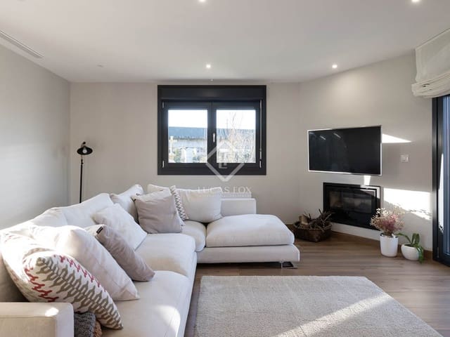 4 bedroom Villa for sale in Redondela with garage - € 545,000 (Ref: 8681037)