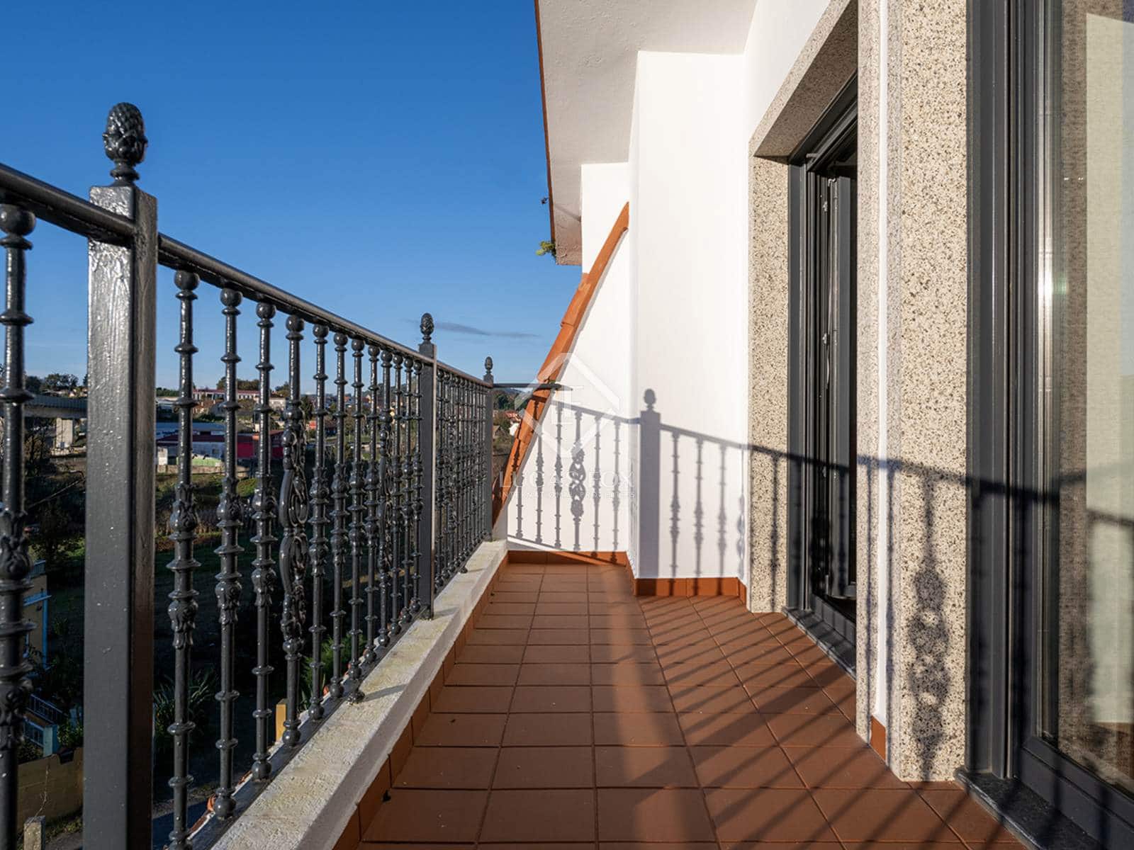 4 bedroom Villa for sale in Redondela with garage - € 545,000 (Ref: 8681037)