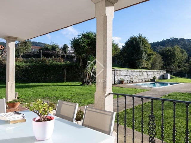 4 bedroom Villa for sale in Redondela with garage - € 545,000 (Ref: 8681037)