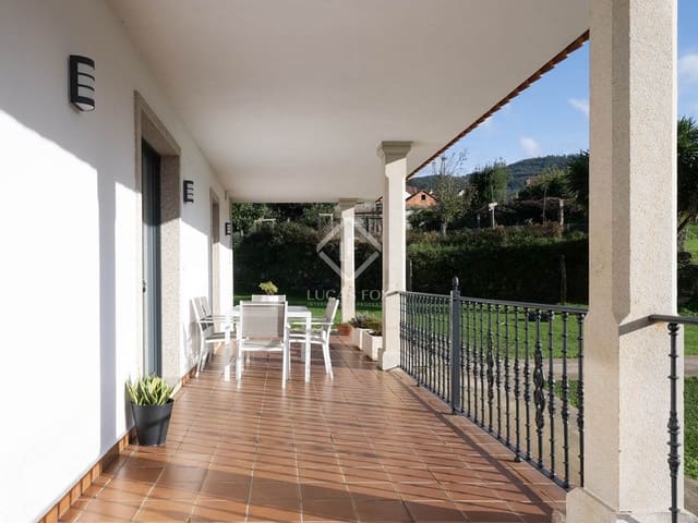 4 bedroom Villa for sale in Redondela with garage - € 545,000 (Ref: 8681037)