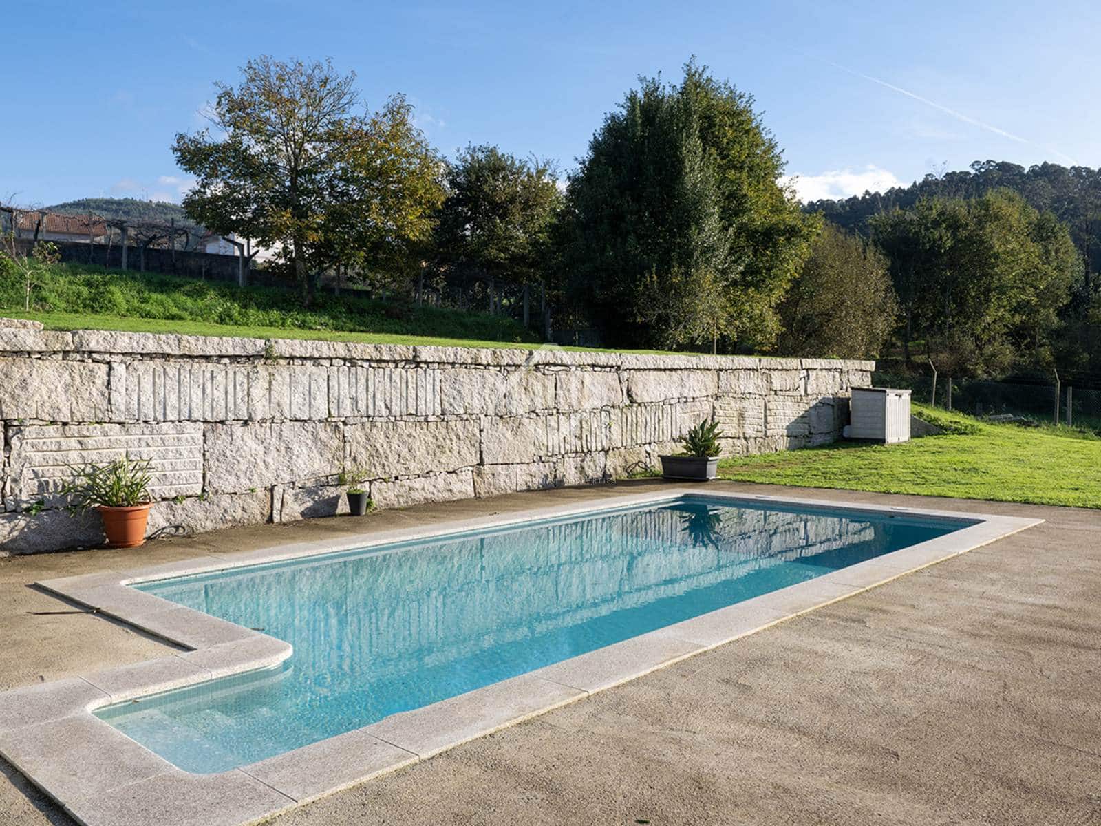 4 bedroom Villa for sale in Redondela with garage - € 545,000 (Ref: 8681037)