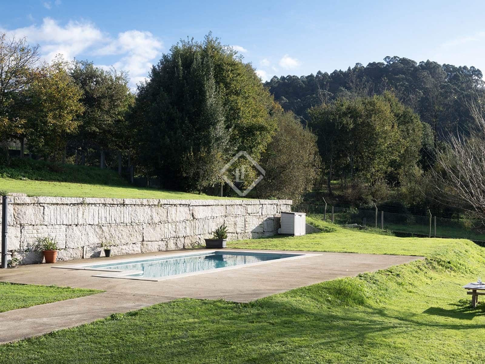 4 bedroom Villa for sale in Redondela with garage - € 545,000 (Ref: 8681037)