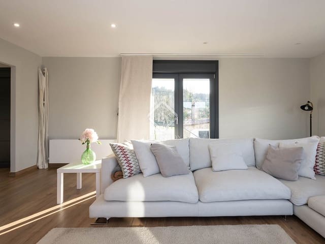 4 bedroom Villa for sale in Redondela with garage - € 545,000 (Ref: 8681037)