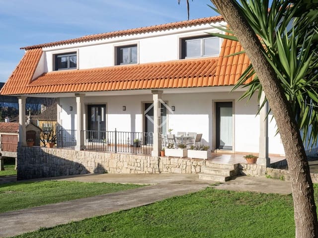 4 bedroom Villa for sale in Redondela with garage - € 545,000 (Ref: 8681037)