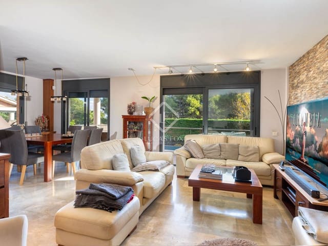 4 bedroom Villa for sale in Calonge i Sant Antoni with pool garage - € 895,000 (Ref: 8685306)