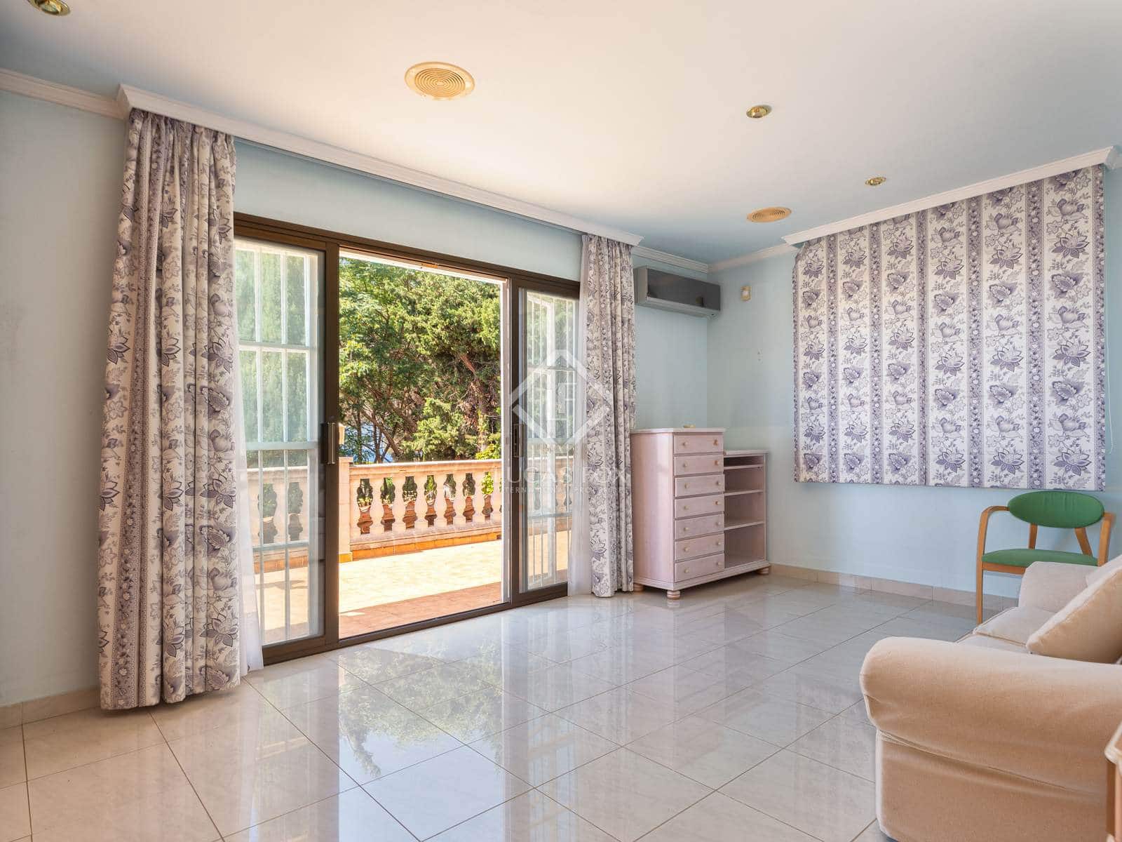 6 soveværelse Villa til salg i Lloret de Mar med swimmingpool garage - € 1.925.000 (Ref: 8686675)