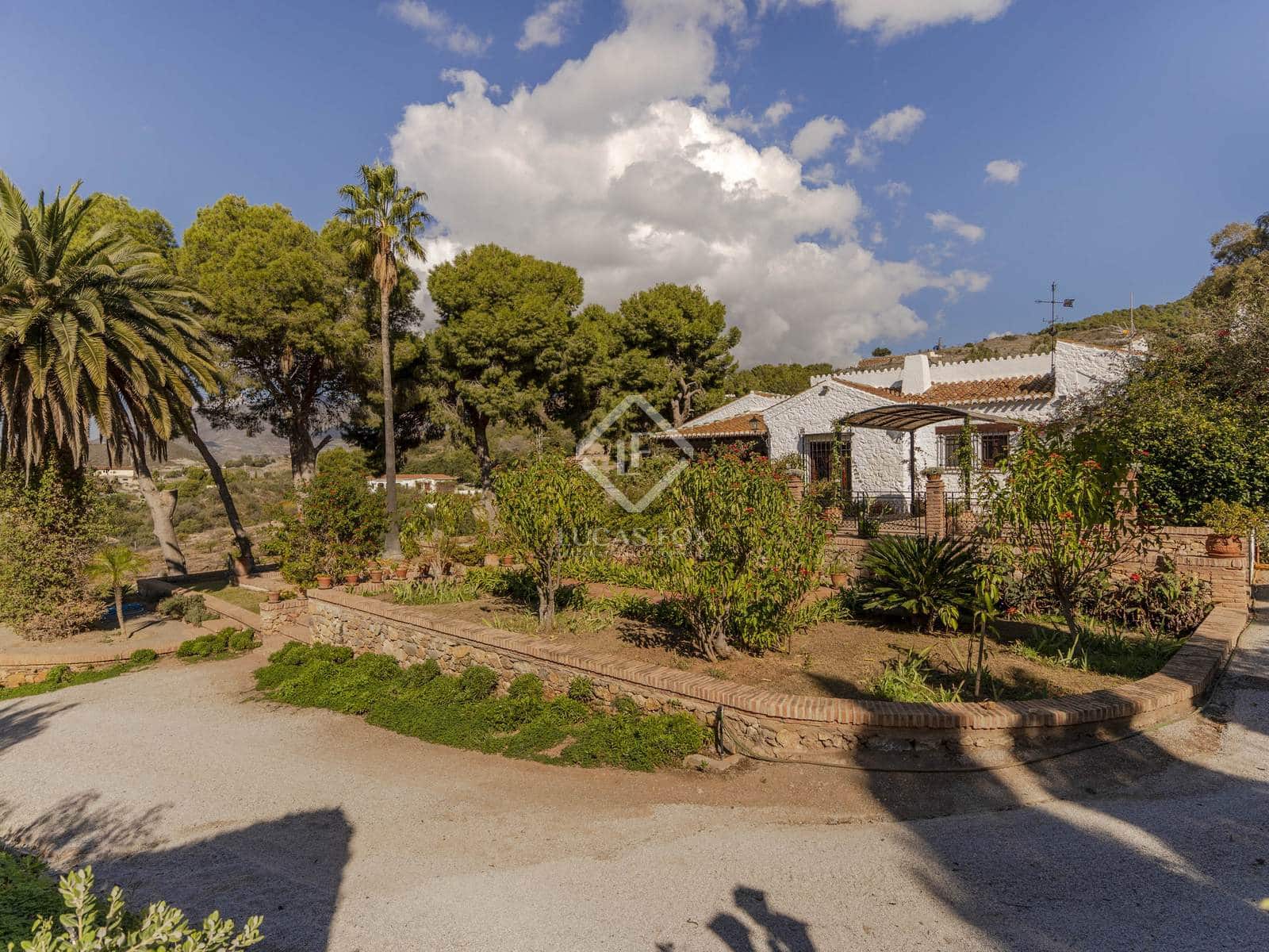 9 soveværelse Finca/Landehus til salg i Motril med swimmingpool garage - € 2.350.000 (Ref: 8688068)