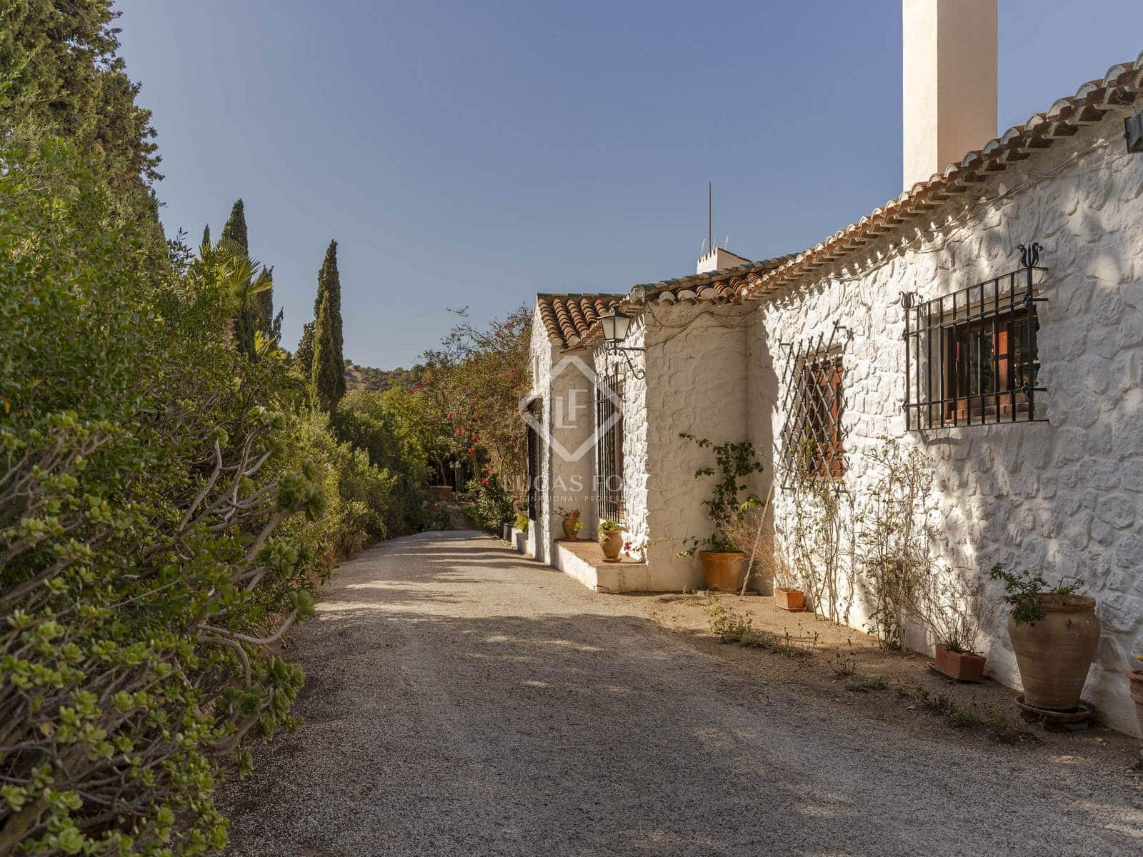 9 soveværelse Finca/Landehus til salg i Motril med swimmingpool garage - € 2.350.000 (Ref: 8688068)