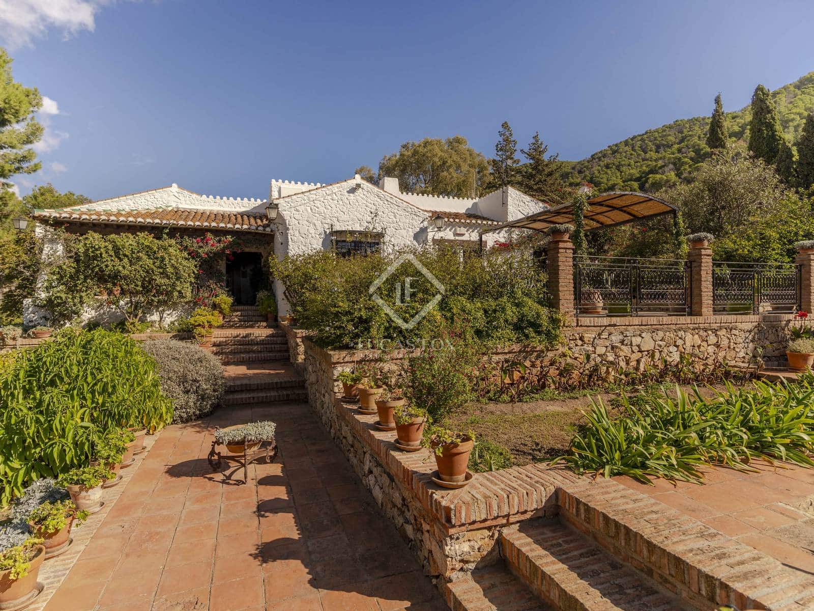 9 soveværelse Finca/Landehus til salg i Motril med swimmingpool garage - € 2.350.000 (Ref: 8688068)