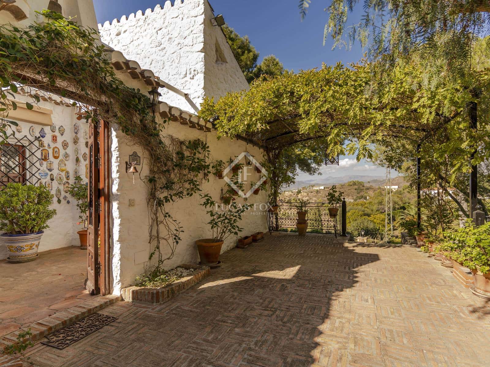 9 soveværelse Finca/Landehus til salg i Motril med swimmingpool garage - € 2.350.000 (Ref: 8688068)