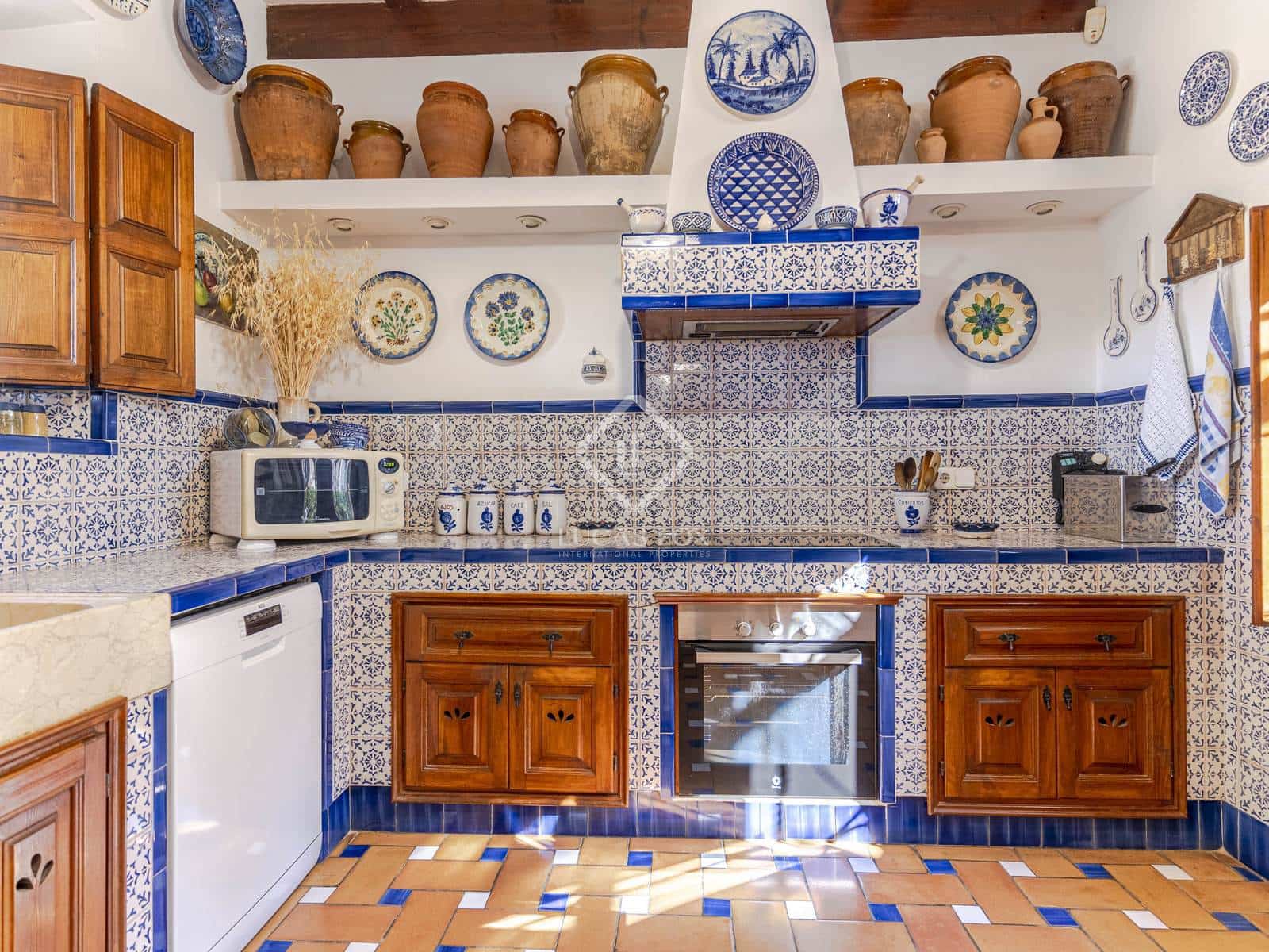 9 soveværelse Finca/Landehus til salg i Motril med swimmingpool garage - € 2.350.000 (Ref: 8688068)