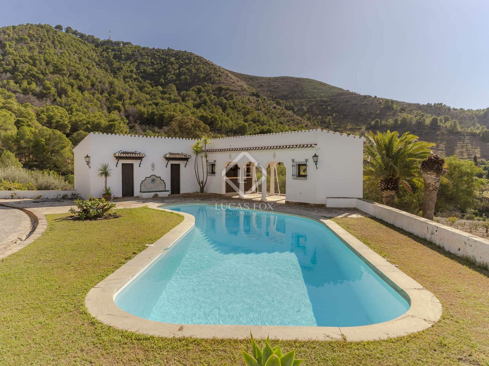 9 soveværelse Finca/Landehus til salg i Motril med swimmingpool garage - € 2.350.000 (Ref: 8688068)