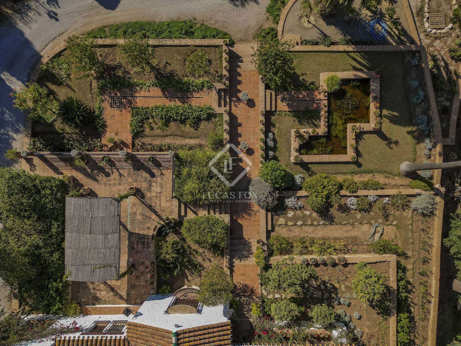 9 soveværelse Finca/Landehus til salg i Motril med swimmingpool garage - € 2.350.000 (Ref: 8688068)