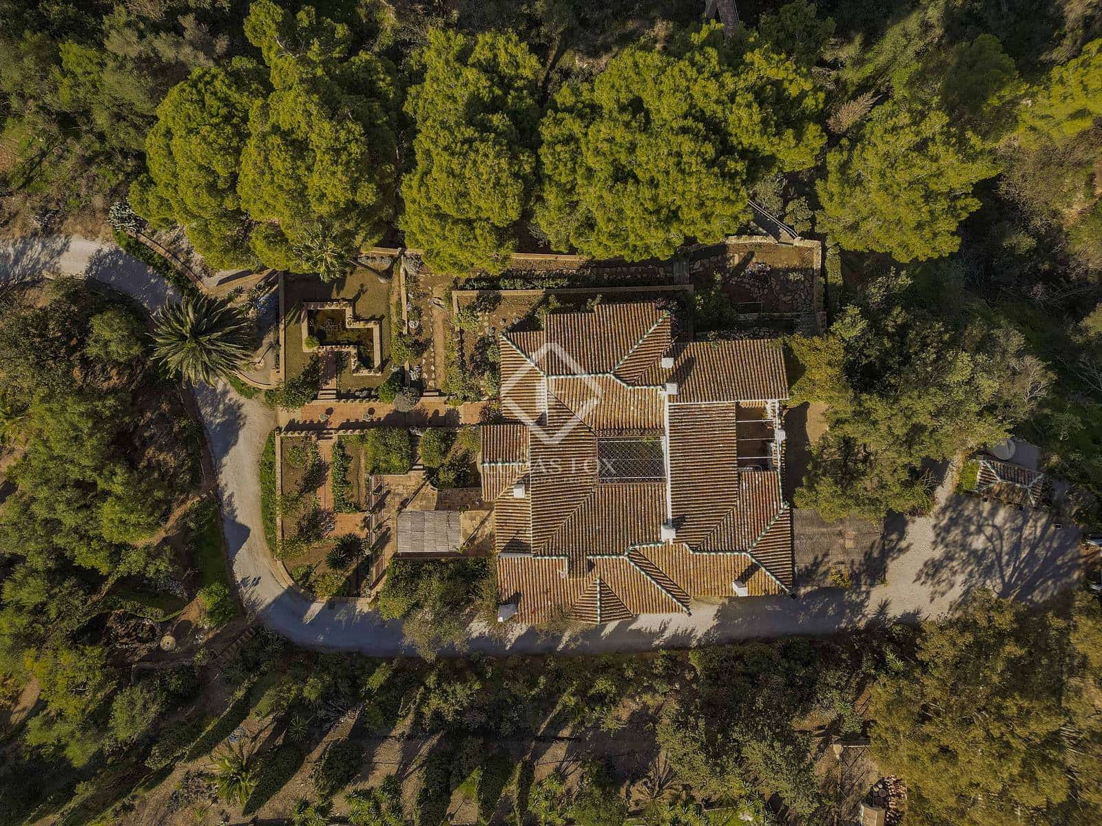 9 soveværelse Finca/Landehus til salg i Motril med swimmingpool garage - € 2.350.000 (Ref: 8688068)