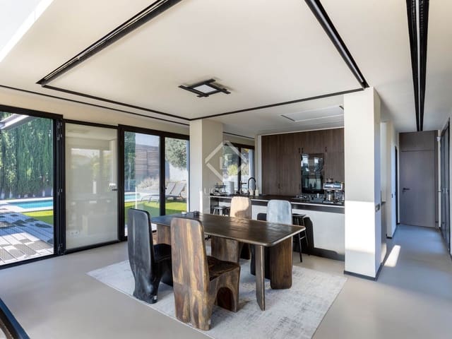 4 makuuhuone Huvila myytävänä paikassa Premià de Dalt mukana uima-altaan 
autotalli - 1 680 000 € (Ref: 8688310)