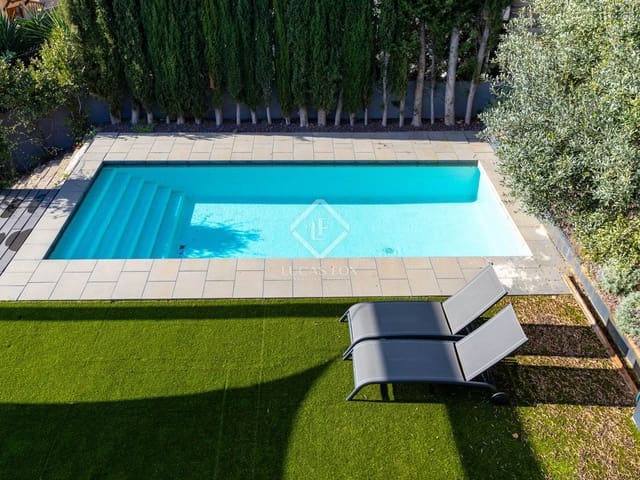 4 makuuhuone Huvila myytävänä paikassa Premià de Dalt mukana uima-altaan 
autotalli - 1 680 000 € (Ref: 8688310)