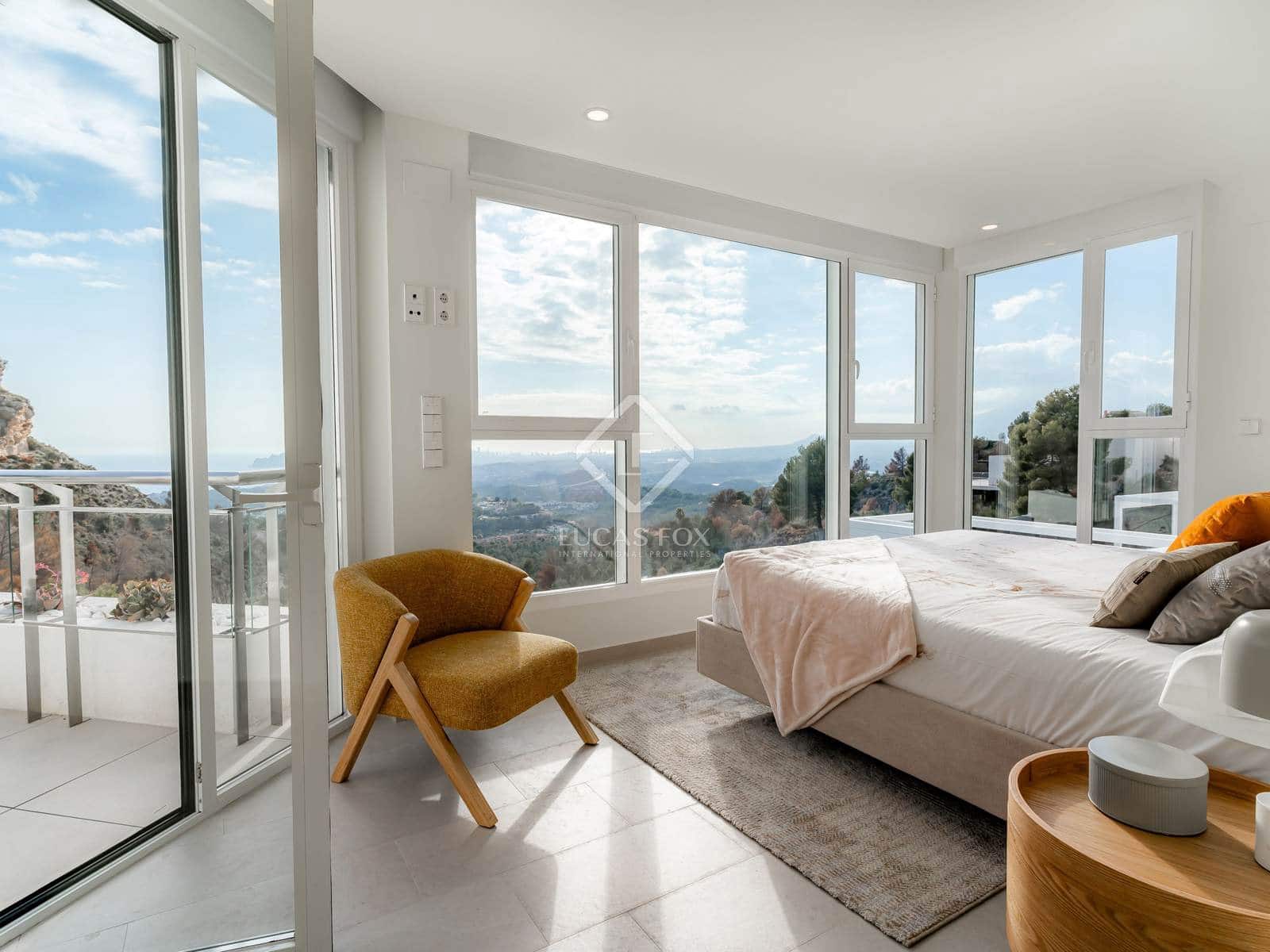 4 bedroom Villa for sale in Altea with pool garage - € 1,095,000 (Ref: 8688703)