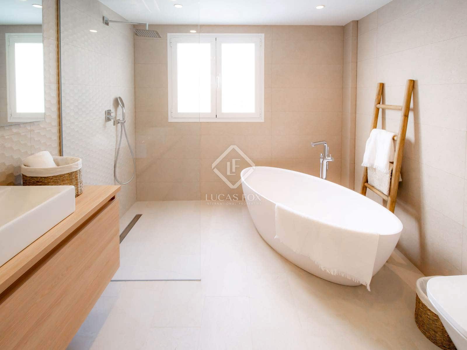 4 bedroom Villa for sale in Altea with pool garage - € 1,095,000 (Ref: 8688703)