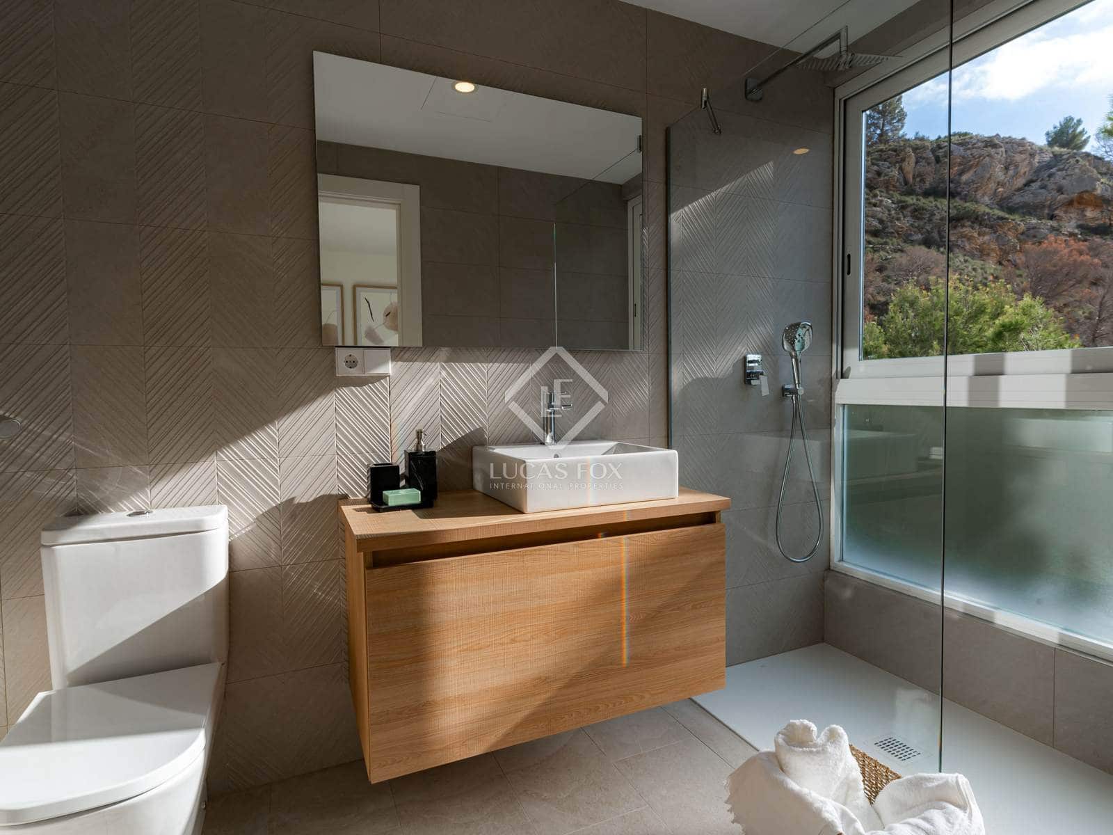 4 bedroom Villa for sale in Altea with pool garage - € 1,095,000 (Ref: 8688703)