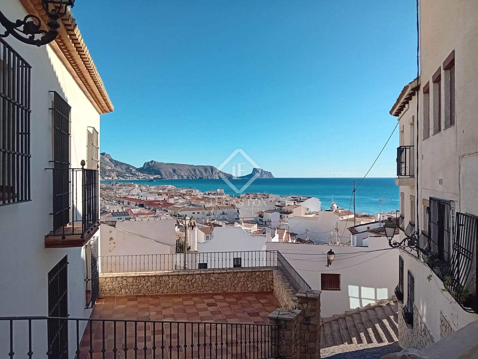 4 bedroom Villa for sale in Altea with pool garage - € 1,095,000 (Ref: 8688703)