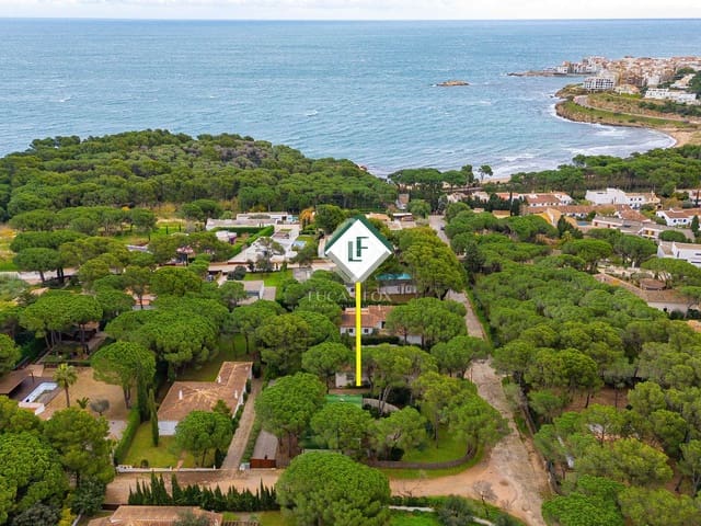 3 bedroom Villa for sale in L'Escala with garage - € 1,150,000 (Ref: 8690139)