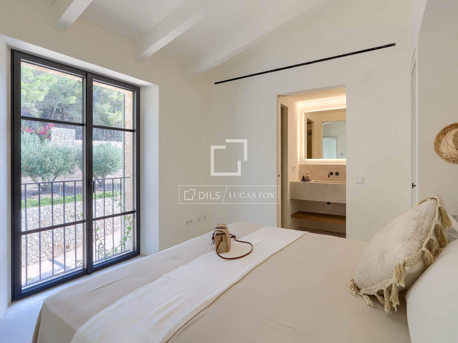 5 bedroom Villa for sale in Montuiri with pool garage - € 5,490,000 (Ref: 8690150)