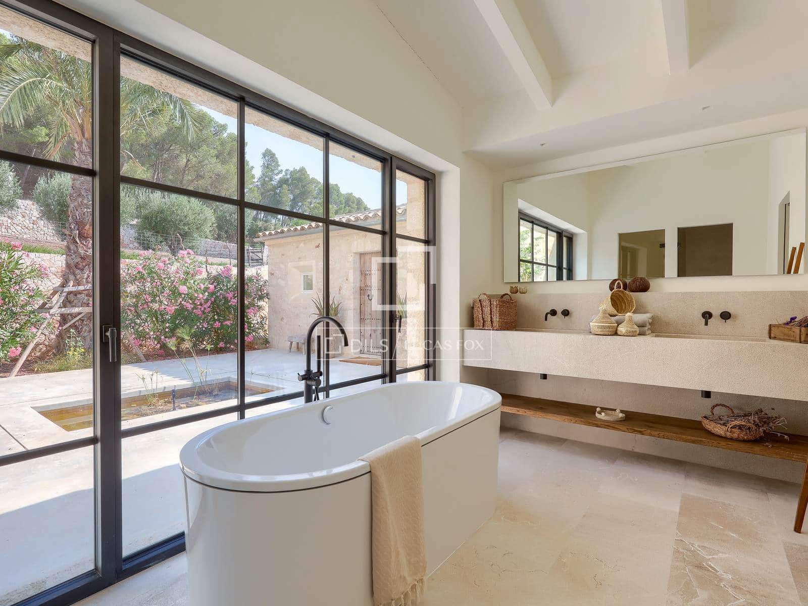 5 bedroom Villa for sale in Montuiri with pool garage - € 5,490,000 (Ref: 8690150)