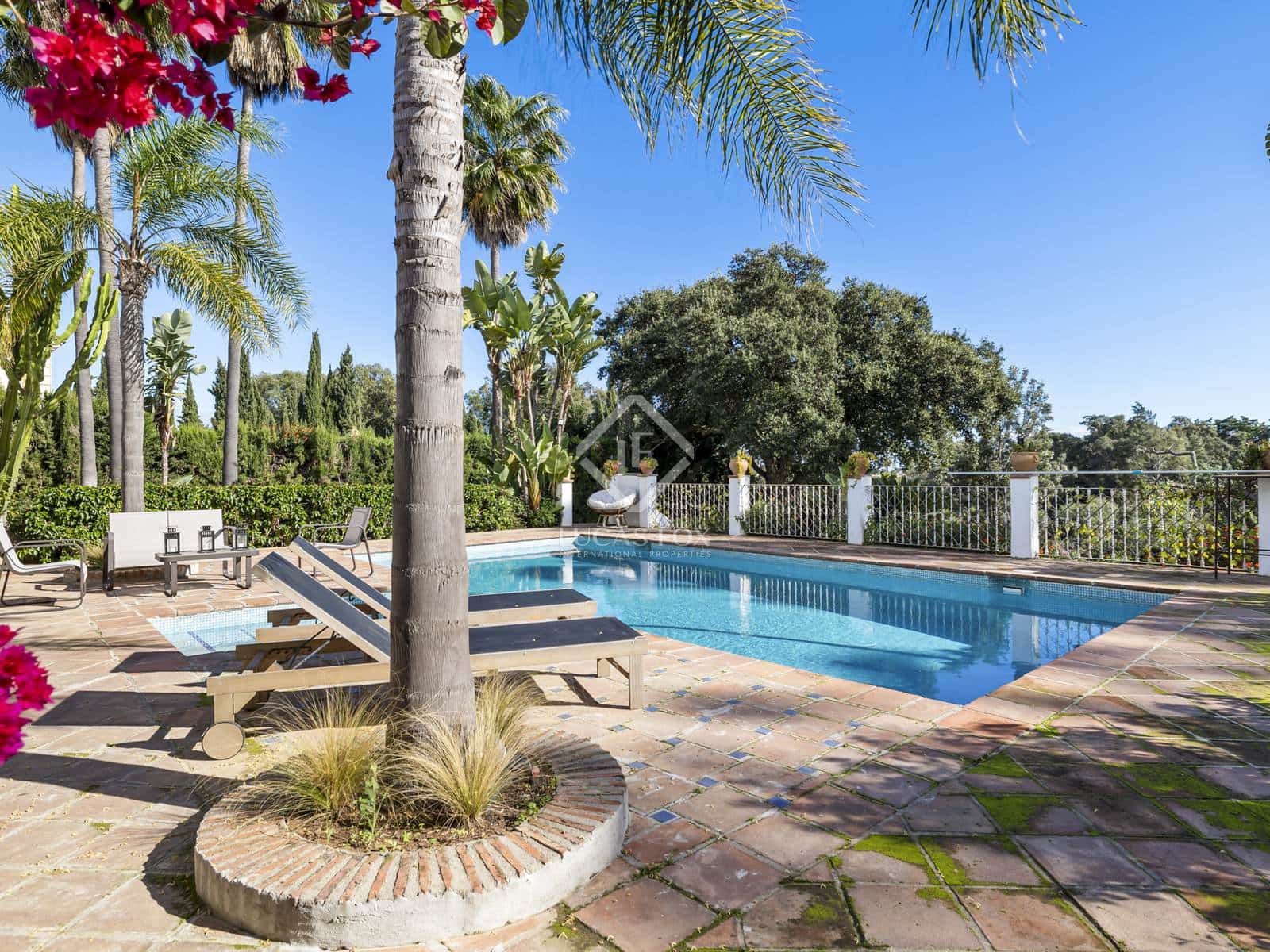 5 soverom Villa til salgs i Sotogrande med svømmebasseng garasje - € 1 495 000 (Ref: 8690690)