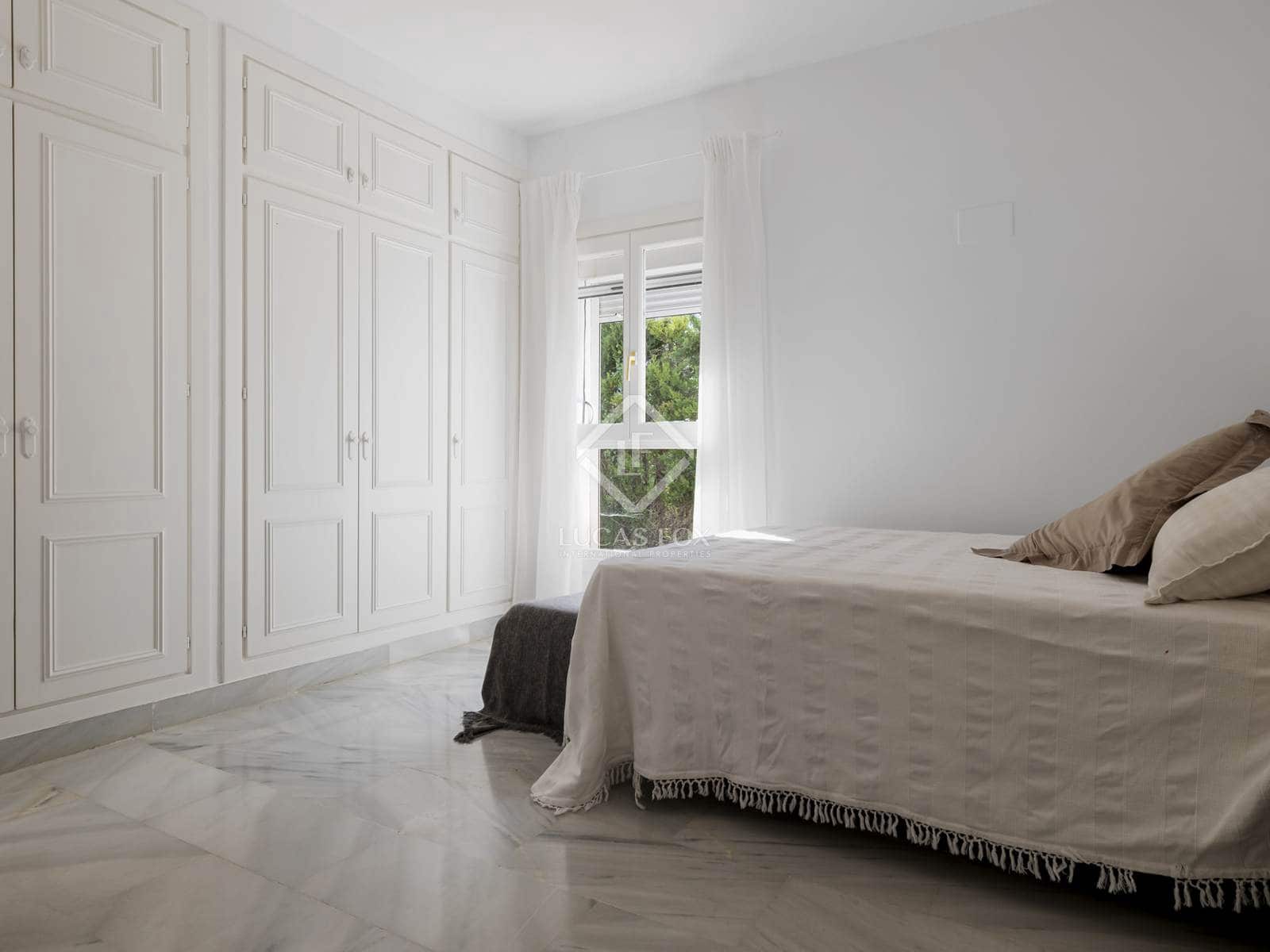 5 soverom Villa til salgs i Sotogrande med svømmebasseng garasje - € 1 495 000 (Ref: 8690690)