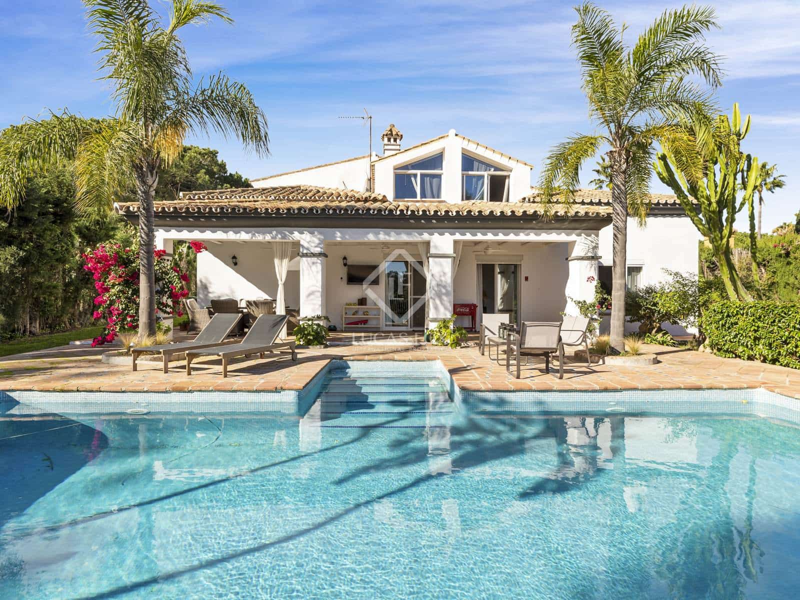 5 soverom Villa til salgs i Sotogrande med svømmebasseng garasje - € 1 495 000 (Ref: 8690690)