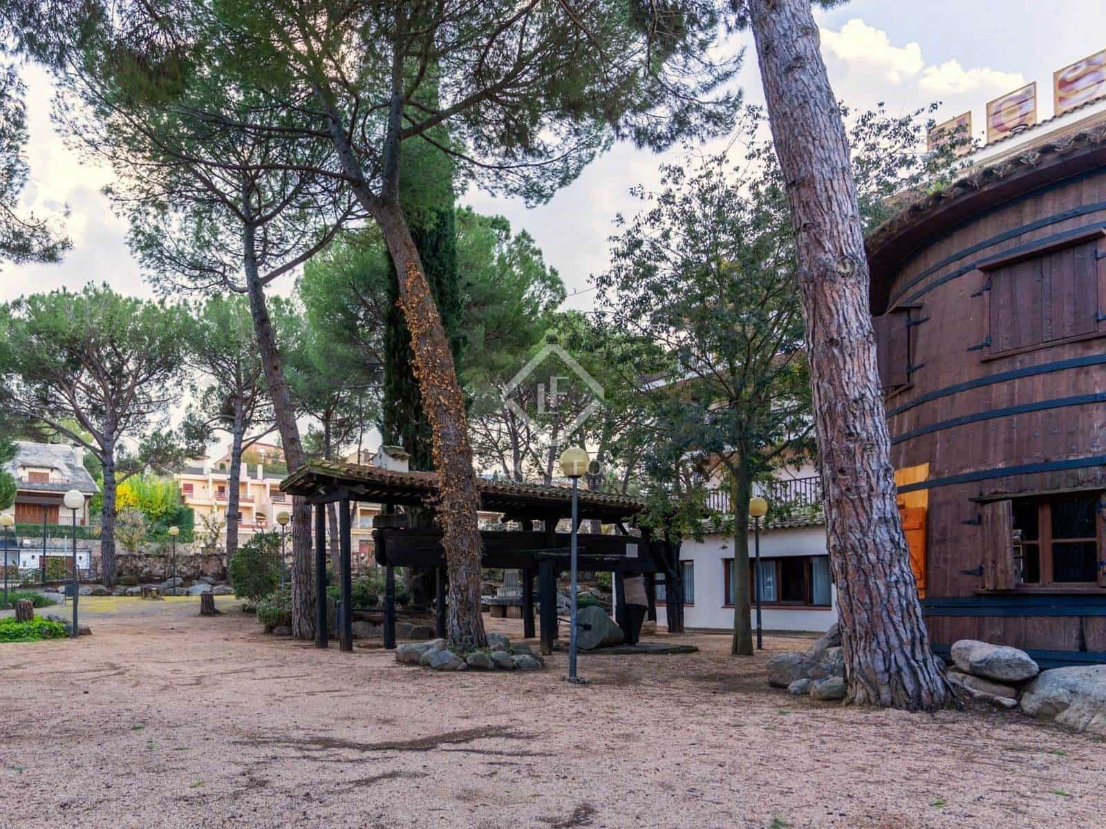 30 slaapkamer Commercieel te koop in L'Espluga de Francoli - € 1.800.000 (Ref: 8692326)