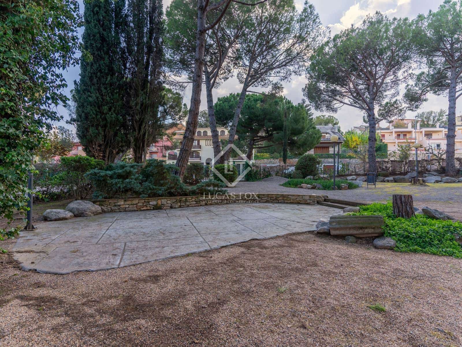 30 slaapkamer Commercieel te koop in L'Espluga de Francoli - € 1.800.000 (Ref: 8692326)