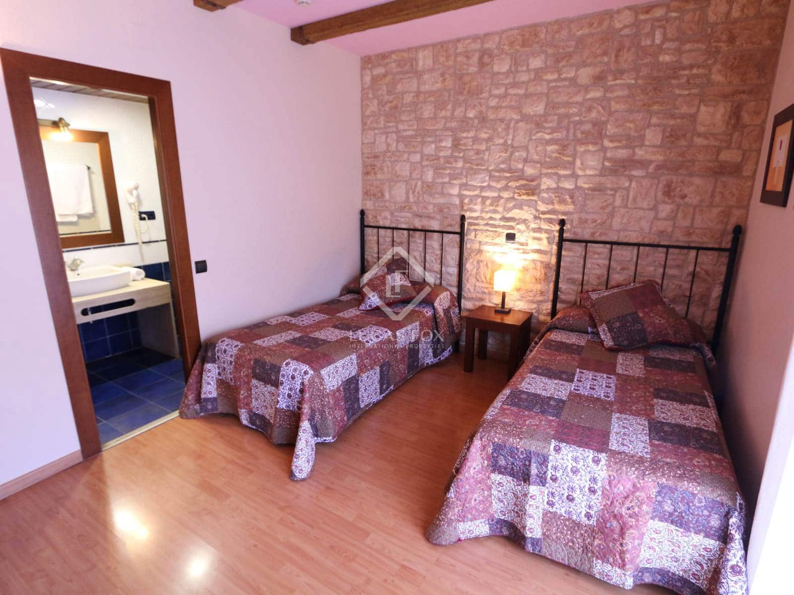 30 slaapkamer Commercieel te koop in L'Espluga de Francoli - € 1.800.000 (Ref: 8692326)