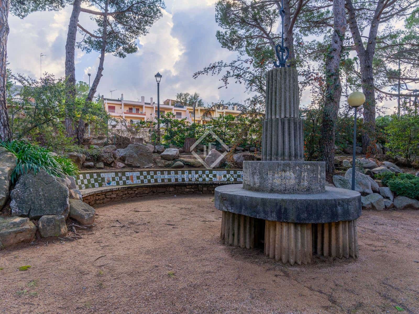 30 slaapkamer Commercieel te koop in L'Espluga de Francoli - € 1.800.000 (Ref: 8692326)