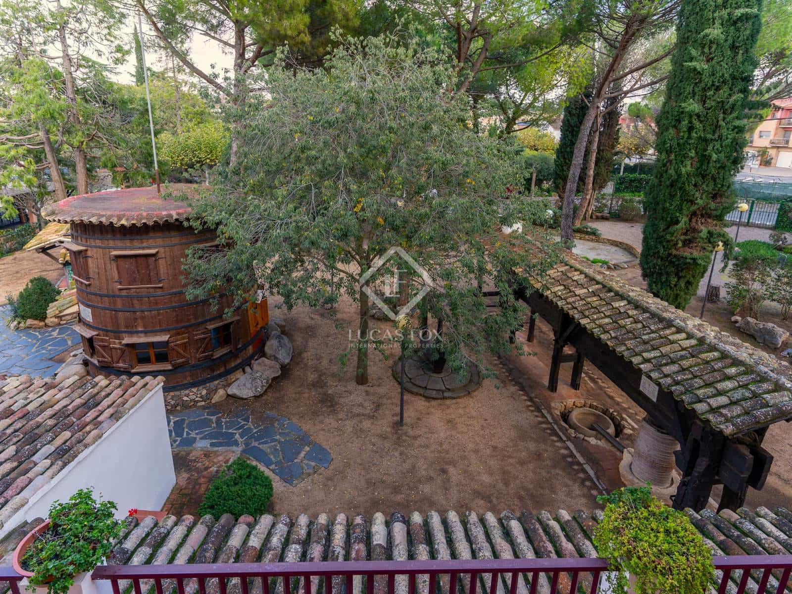 30 slaapkamer Commercieel te koop in L'Espluga de Francoli - € 1.800.000 (Ref: 8692326)