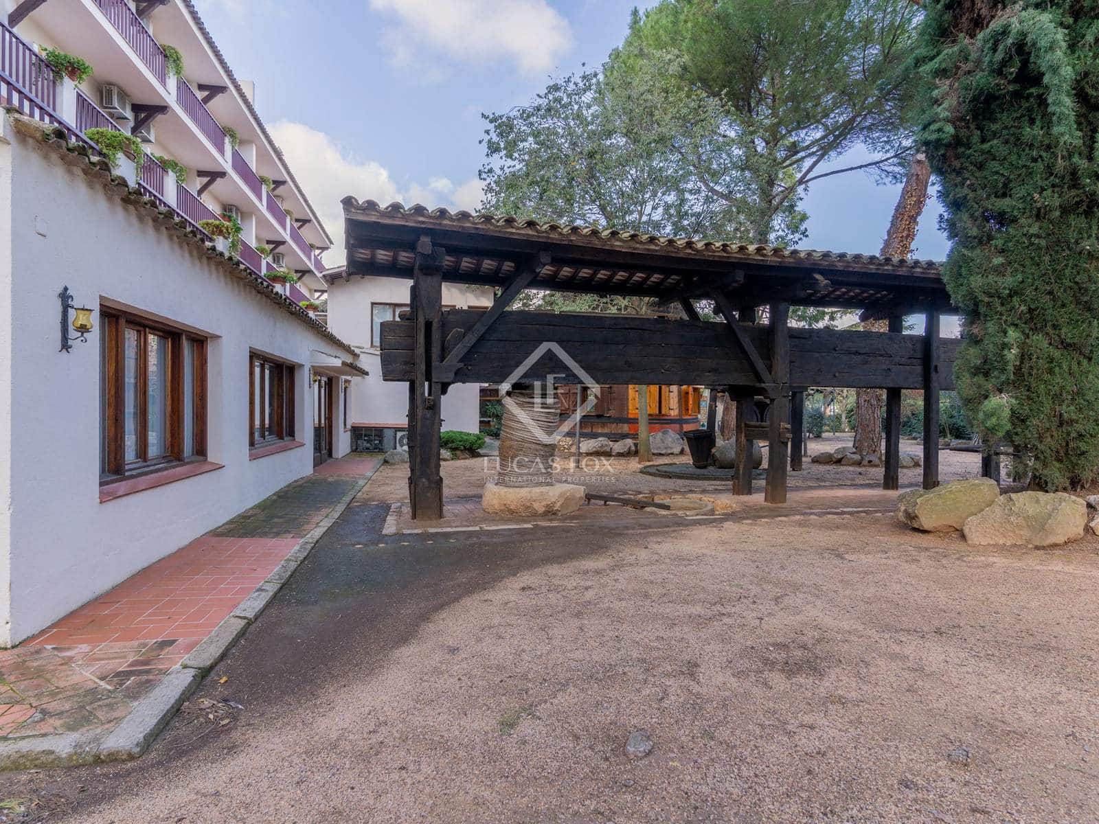 30 slaapkamer Commercieel te koop in L'Espluga de Francoli - € 1.800.000 (Ref: 8692326)