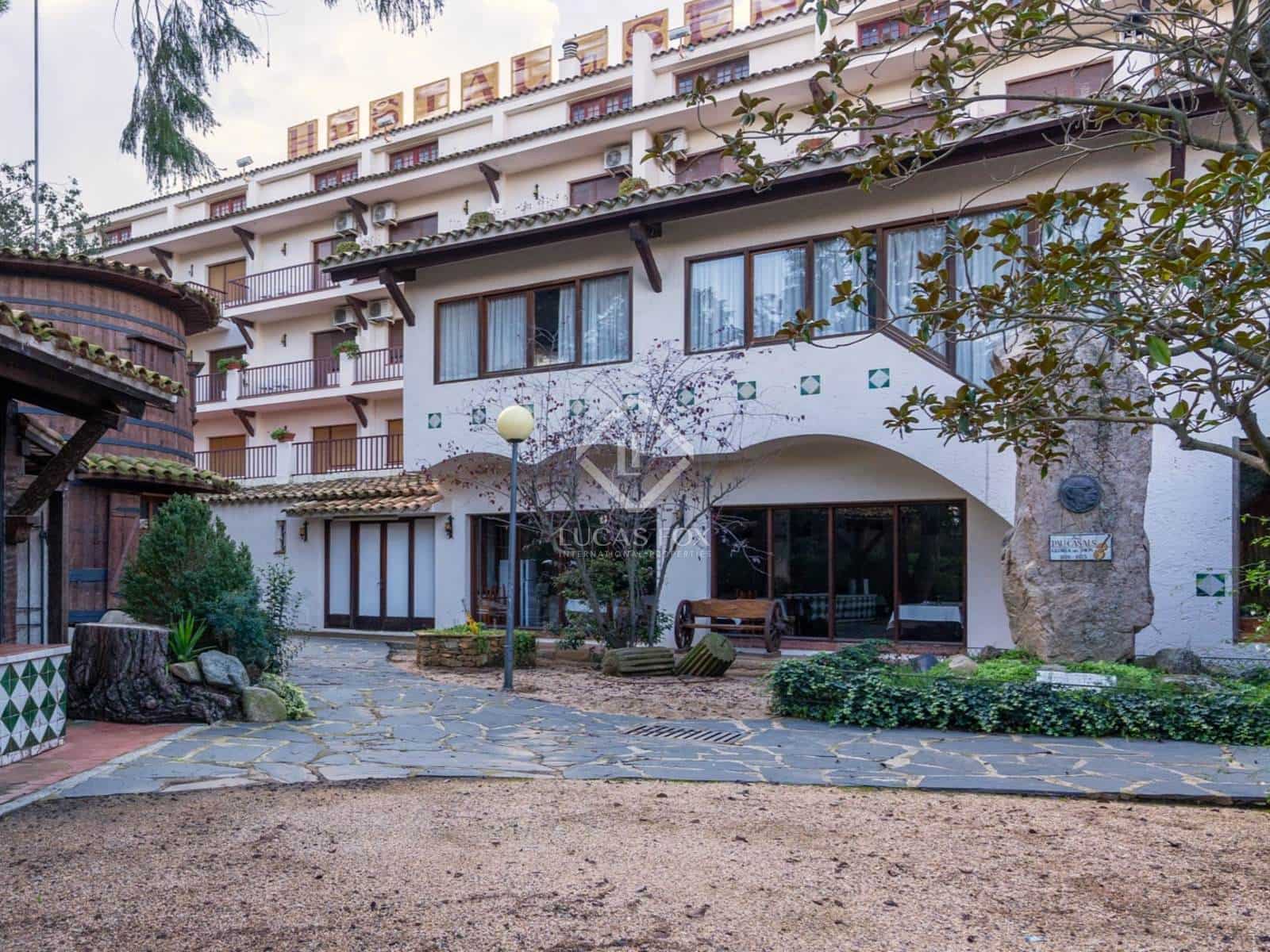 30 slaapkamer Commercieel te koop in L'Espluga de Francoli - € 1.800.000 (Ref: 8692326)