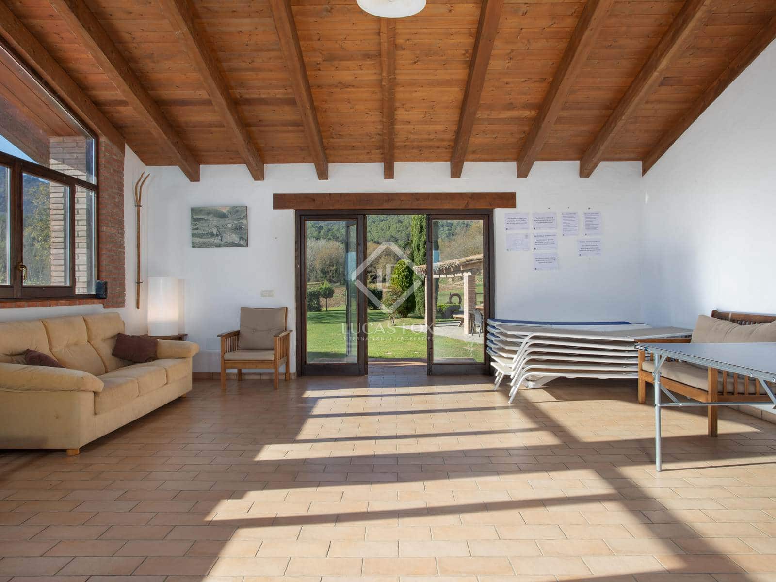 7 soveværelse Finca/Landehus til salg i Santa Pau med swimmingpool garage - € 995.000 (Ref: 8696938)