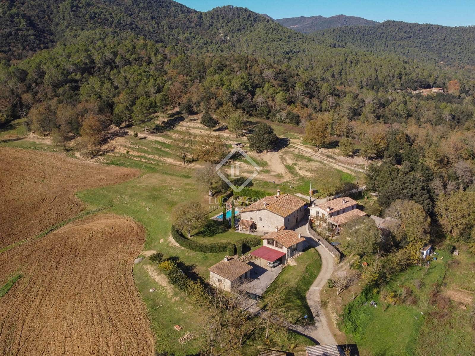 7 soveværelse Finca/Landehus til salg i Santa Pau med swimmingpool garage - € 995.000 (Ref: 8696938)