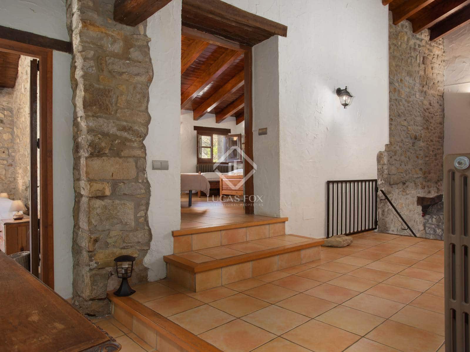 7 soveværelse Finca/Landehus til salg i Santa Pau med swimmingpool garage - € 995.000 (Ref: 8696938)