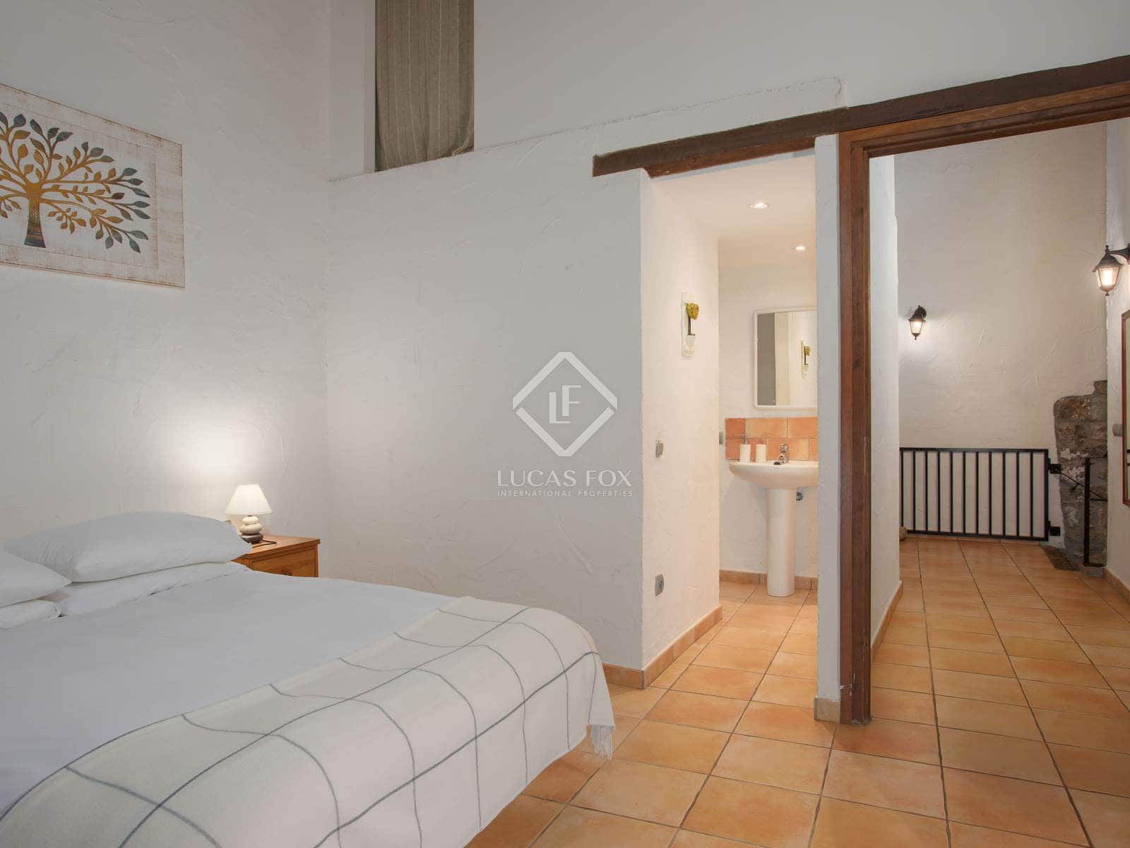 7 soveværelse Finca/Landehus til salg i Santa Pau med swimmingpool garage - € 995.000 (Ref: 8696938)